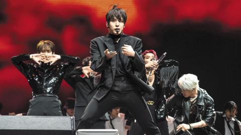 kpop group dancing