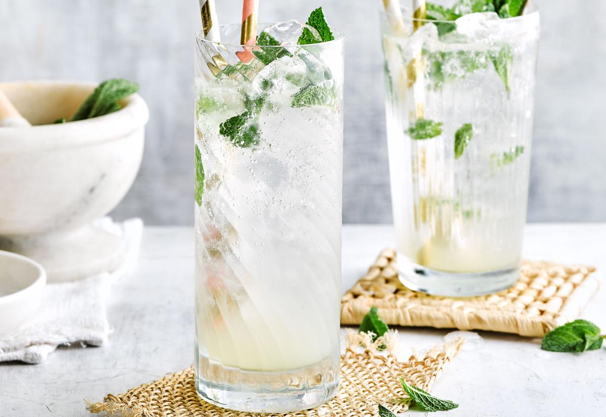 nonalcoholic mint mojitos